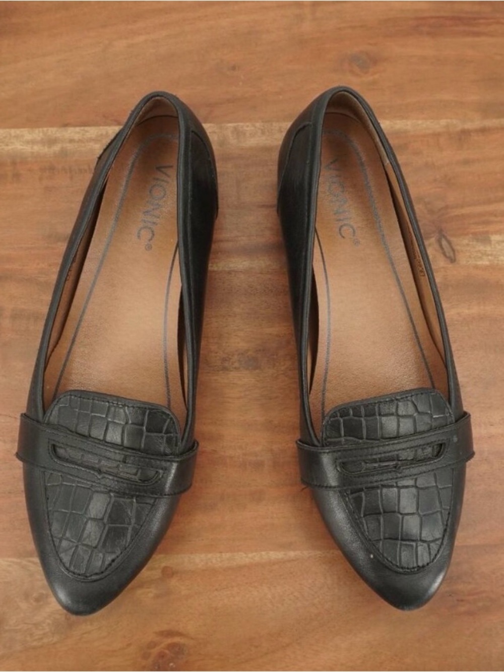 Vionic Black Croc-Embossed Pointed Loafers